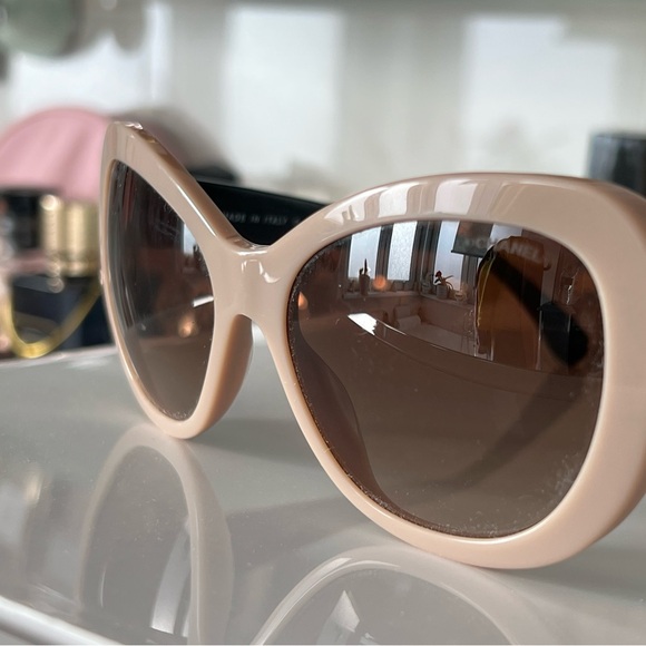 Chanel CC Interlocking cat eye sunglasses - Picture 6 of 14